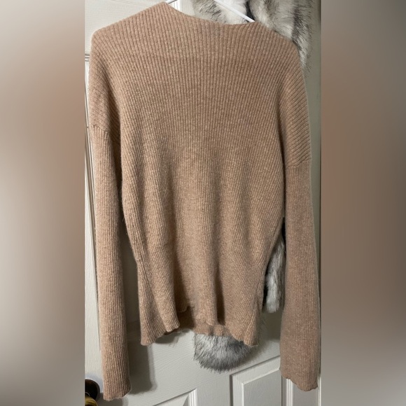 EUC Beautiful Brass The Crossover Cashmere V-Neck Sweater- Size Medium - Picture 3 of 10